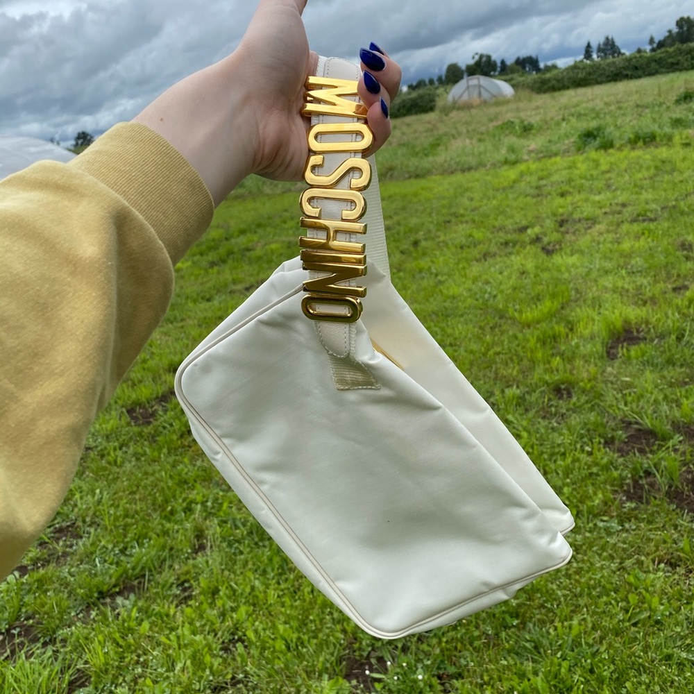 Authentic Moschino White/Gold Wristlet Purse 💖
